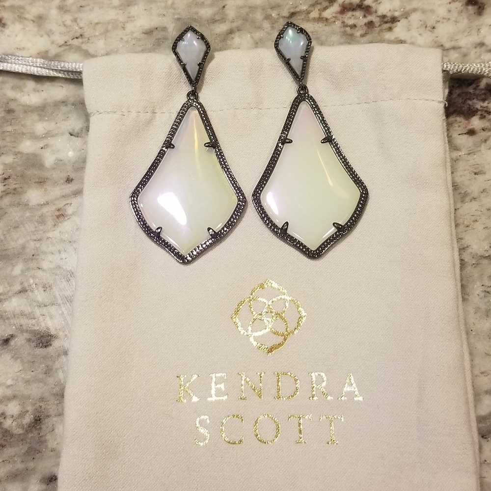 ❌SOLD❌Kendra Scott Opalite Alexis
